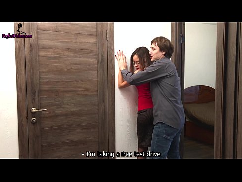 ❤️ مسکن سکسی در حین فروش آپارتمانش به طرز نفسانی گربه اش را تکان می دهد و او را لعنت می کند - Krempai ❌ فقط پورنو در fa.porn-milf-300.ru ☑